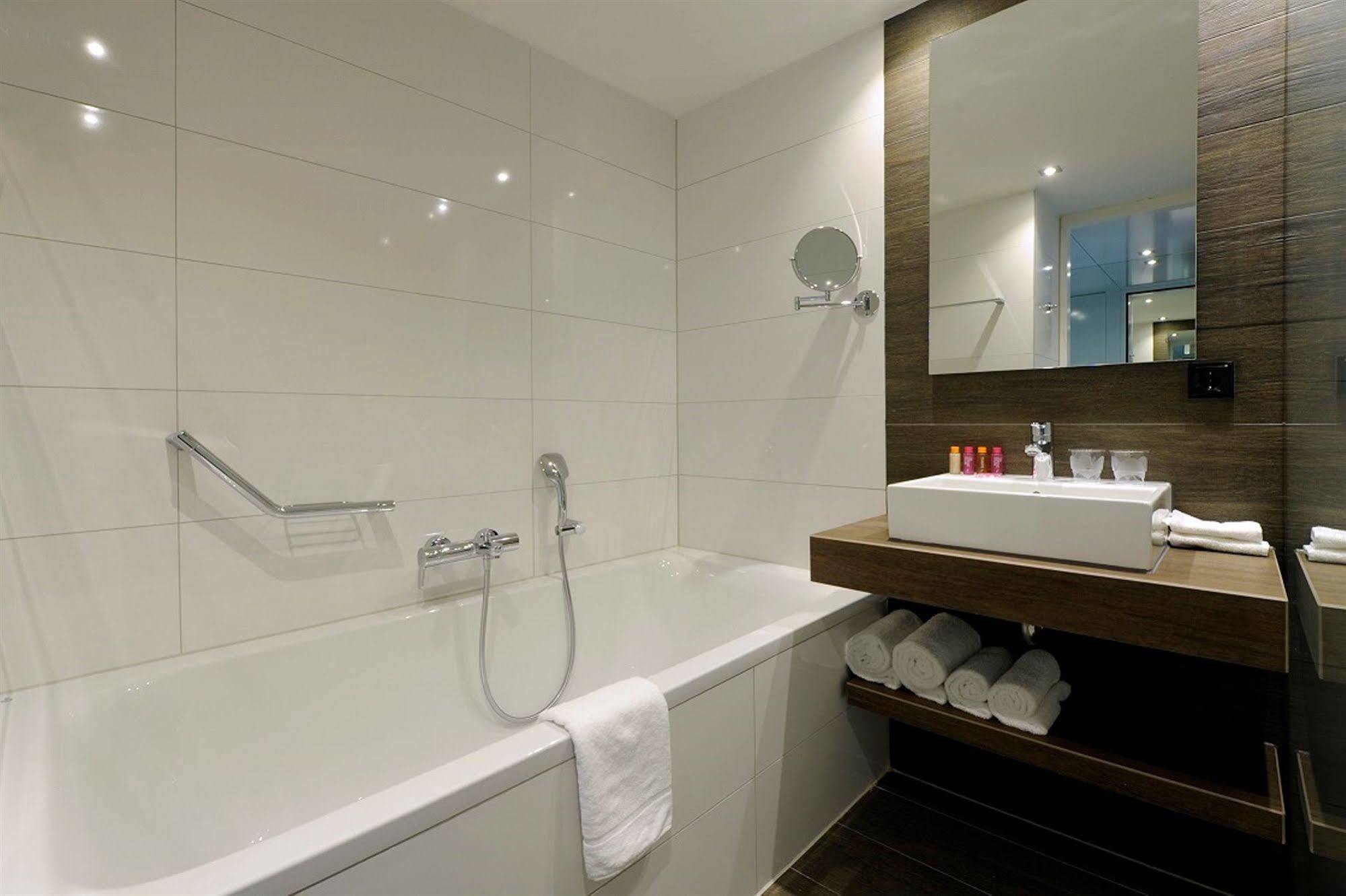 Van Der Valk Hotel Hoorn Хорн Экстерьер фото